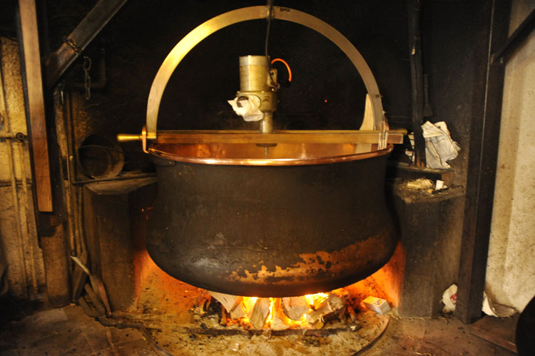 Chaudière en cuivre pour la fabrication du fromage